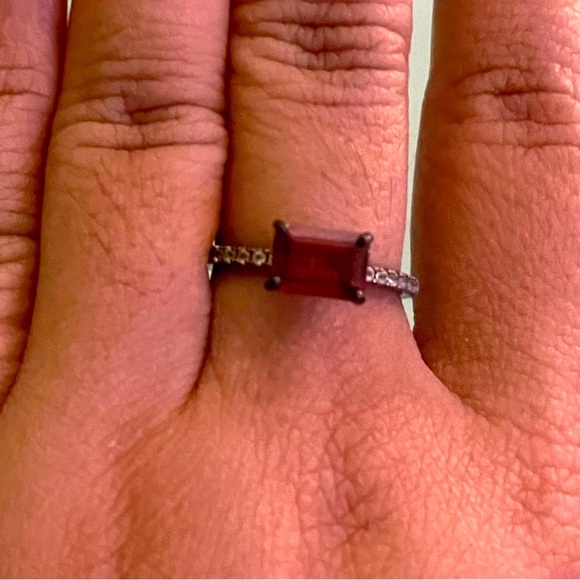 Beautiful 925 stamped natural garnet sterling silver ring - Picture 4 of 6